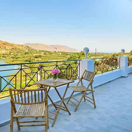 Kávallos Lake View Suites מראה חיצוני תמונה