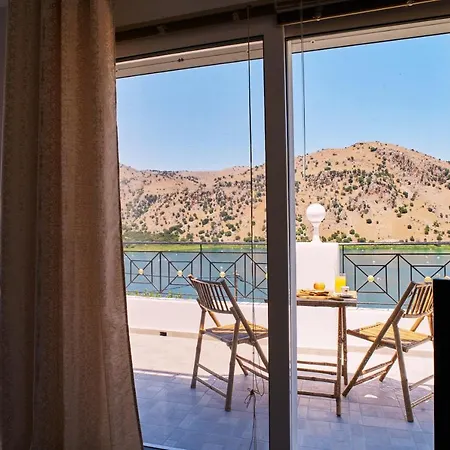 Kávallos Lake View Suites מראה חיצוני תמונה